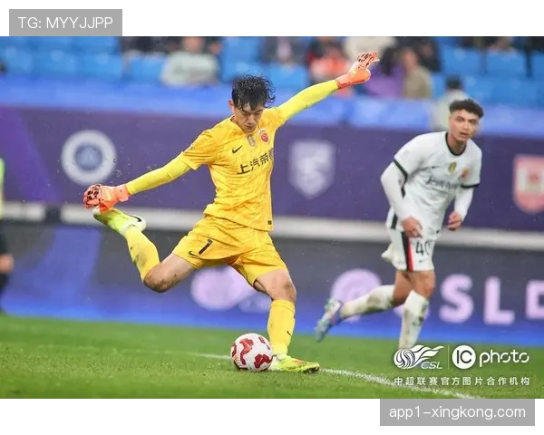 门将颜骏凌多次神勇扑救 力保海港客场零封锁定冠军