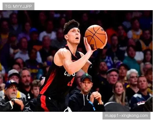 热火主场击退雄鹿 希罗25分阿德巴约24分巩固附加赛席位 热火主场击退雄鹿 希罗25分阿德巴约24分巩固附加赛席位